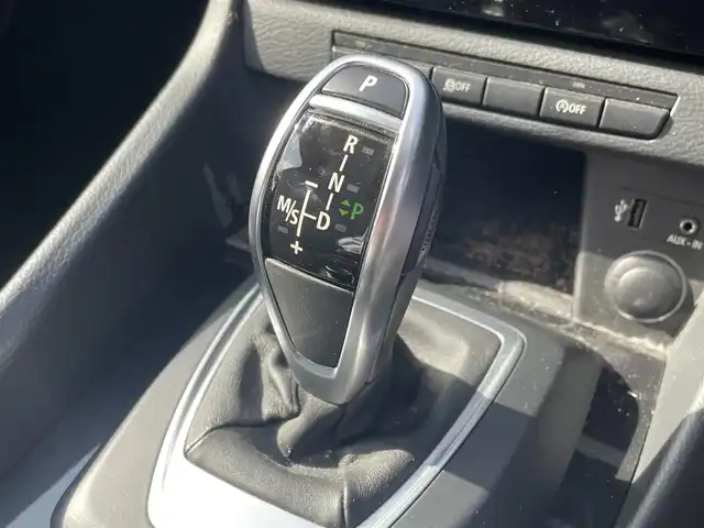 ＢＭＷ Ｘ１ sDrive 20i 大分県 2013(平25)年 10.1万km サファイアブラックP 取扱説明書/保証書/純正ナビ/Bluetooth/CD/DVD/AUX/USB/キセノンヘッドライト/オートライト/アイドリングストップ/プッシュスタート/純正18インチAW/ドライブレコーダー前後/ETC