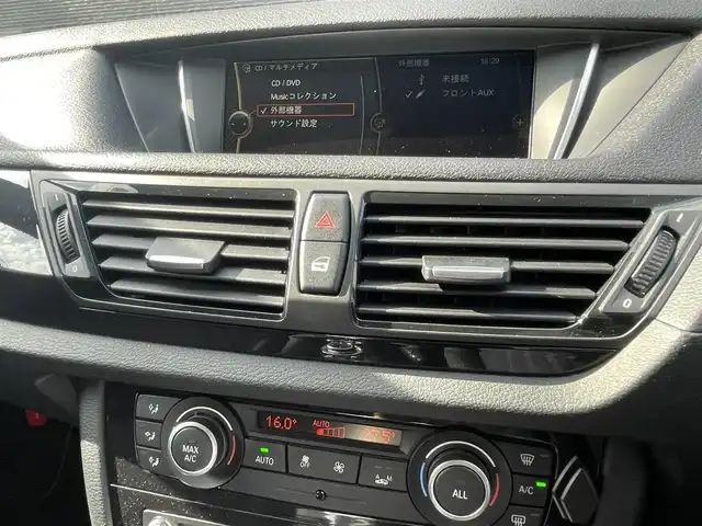 ＢＭＷ Ｘ１ sDrive 20i 大分県 2013(平25)年 10.1万km サファイアブラックP 取扱説明書/保証書/純正ナビ/Bluetooth/CD/DVD/AUX/USB/キセノンヘッドライト/オートライト/アイドリングストップ/プッシュスタート/純正18インチAW/ドライブレコーダー前後/ETC