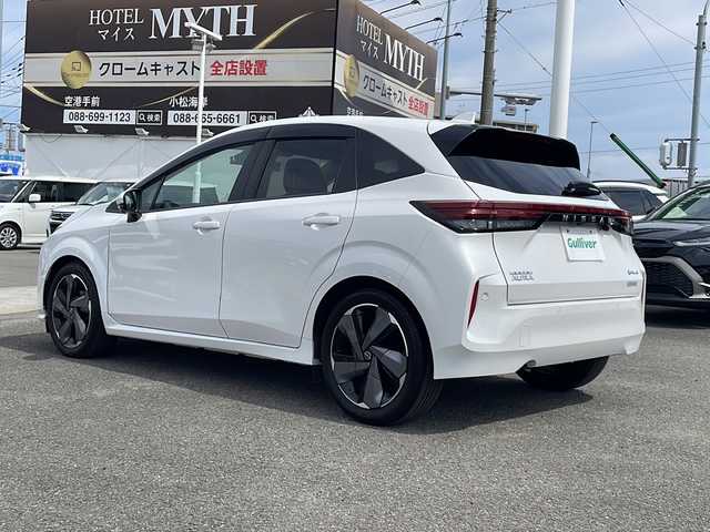 日産 オーラ G レザーエディション 徳島県 2022(令4)年 2.1万km ピュアホワイトパール 黒革シート/BOSEスピーカー/純正9インチナビ/アラウンドビューモニター/プロパイロット/シートヒーター/ステアリングヒーター/アダプティブLEDヘッドライト/オートハイビーム/エマージェンシーブレーキ/前後コーナーセンサー/HDMI/置くだけ充電/純正ドライブレコーダー/ETC2.0/スペアキー/純正17AW/純正フロアマット