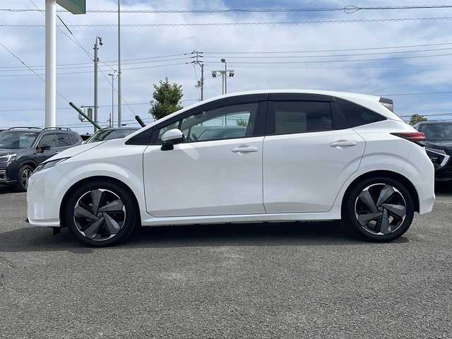 日産 オーラ G レザーエディション 徳島県 2022(令4)年 2.1万km ピュアホワイトパール 黒革シート/BOSEスピーカー/純正9インチナビ/アラウンドビューモニター/プロパイロット/シートヒーター/ステアリングヒーター/アダプティブLEDヘッドライト/オートハイビーム/エマージェンシーブレーキ/前後コーナーセンサー/HDMI/置くだけ充電/純正ドライブレコーダー/ETC2.0/スペアキー/純正17AW/純正フロアマット