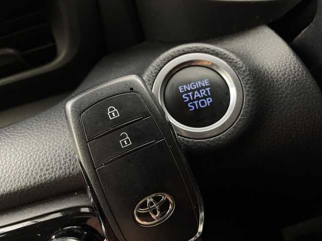 トヨタ ヤリス Z 新潟県 2020(令2)年 5.1万km ホワイトパールクリスタルシャイン 4WD/純正ディスプレイオーディオ/　　USB/BT/MiraCast/レーダークルーズコントロール/LEDオートライト/オートマチックハイビーム/おしシートヒーター/ステアリングスイッチ/レーンキープ/コーナーセンサー/スマートキー