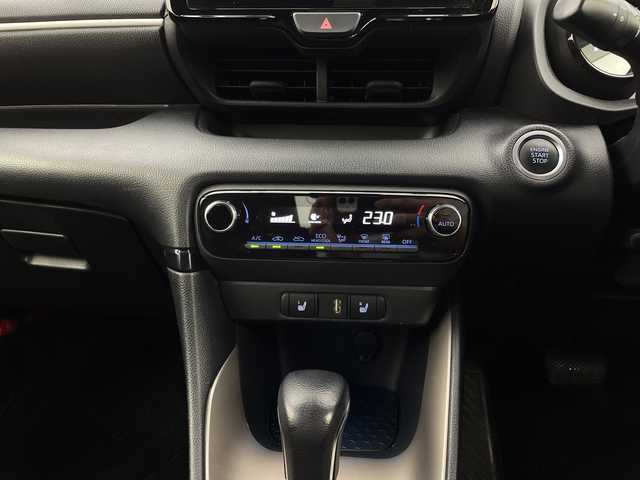 トヨタ ヤリス Z 新潟県 2020(令2)年 5.1万km ホワイトパールクリスタルシャイン 4WD/純正ディスプレイオーディオ/　　USB/BT/MiraCast/レーダークルーズコントロール/LEDオートライト/オートマチックハイビーム/おしシートヒーター/ステアリングスイッチ/レーンキープ/コーナーセンサー/スマートキー