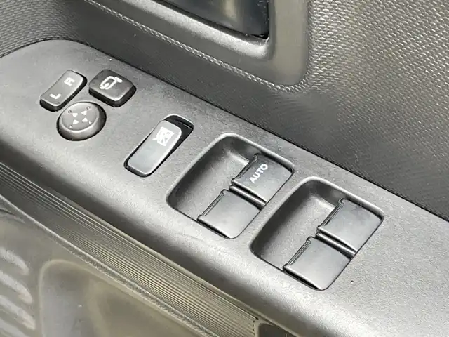 スズキ スペーシア HYBRID X 千葉県 2019(令1)年 1.8万km シフォンアイボリーM 純正メモリナビ/(フルセグTV/BT/CD/DVD/FM/AM)/バックカメラ/衝突被害軽減システム/車線逸脱警報/両側パワースライドドア/横滑り防止装置/ETC/アイドリングストップ/オートライト/電動格納ミラー/シートリフター/プッシュスタート/スマートキー/フロアマット/スペアキー/保証書