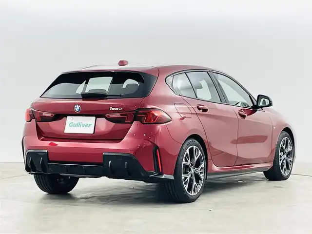 ＢＭＷ ＢＭＷ １２０ｄ 福島県 2025(令7)年 0.4万km メルボルンレッド 衝突軽減/・ブラインドスポットモニター/・高速道路渋滞ハンズオフアシスト/・コーナーセンサー/・アクティブサイドコリジョンプロテクション/・オートハイビーム/純正ナビ/・BT/Apple Carplay/Android Auto/FM/AM/アダプティブ・クルーズコントロール/LEDオートライト/パワーシート/・シートメモリー/・シートヒーター/・パワーバックドア/純正アルミホイール付きサマータイヤ/Alexa連動ドラレコ（前後左右）/置くだけ充電/パドルシフト/純正フロアマット/オートパーキング/ヘッドアップディスプレイ/スペアキー/・カードキー