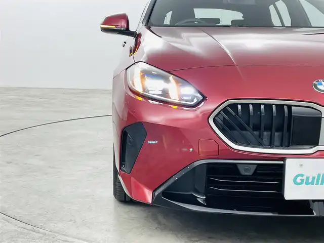 ＢＭＷ ＢＭＷ １２０ｄ 福島県 2025(令7)年 0.4万km メルボルンレッド 衝突軽減/・ブラインドスポットモニター/・高速道路渋滞ハンズオフアシスト/・コーナーセンサー/・アクティブサイドコリジョンプロテクション/・オートハイビーム/純正ナビ/・BT/Apple Carplay/Android Auto/FM/AM/アダプティブ・クルーズコントロール/LEDオートライト/パワーシート/・シートメモリー/・シートヒーター/・パワーバックドア/純正アルミホイール付きサマータイヤ/Alexa連動ドラレコ（前後左右）/置くだけ充電/パドルシフト/純正フロアマット/オートパーキング/ヘッドアップディスプレイ/スペアキー/・カードキー