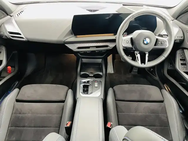 ＢＭＷ ＢＭＷ １２０ｄ 福島県 2025(令7)年 0.4万km メルボルンレッド 衝突軽減/・ブラインドスポットモニター/・高速道路渋滞ハンズオフアシスト/・コーナーセンサー/・アクティブサイドコリジョンプロテクション/・オートハイビーム/純正ナビ/・BT/Apple Carplay/Android Auto/FM/AM/アダプティブ・クルーズコントロール/LEDオートライト/パワーシート/・シートメモリー/・シートヒーター/・パワーバックドア/純正アルミホイール付きサマータイヤ/Alexa連動ドラレコ（前後左右）/置くだけ充電/パドルシフト/純正フロアマット/オートパーキング/ヘッドアップディスプレイ/スペアキー/・カードキー