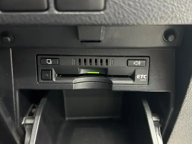 トヨタ アルファード S 鹿児島県 2020(令2)年 5.8万km ホワイトパールクリスタルシャイン 純正ナビ/(フルセグTV/Bluetooth/DVD/CD)/バックカメラ/フリップダウンモニター/トヨタセーフティセンス/　・プリクラッシュセーフティー/　・レーントレーシングアシスト/　・レーダークルーズコントロール/　・ロードサインアシスト/　・オートマチックハイビーム/　・先行者発信告知機能/電動パーキングブレーキ/オートホールド/TVキャンセラー/LEDヘッドライト/LEDフォグランプ/革巻きステアリングリモコン/純正アルミホイール/純正フロアマット/LEDヘッドライト