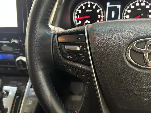 トヨタ アルファード S 鹿児島県 2020(令2)年 5.8万km ホワイトパールクリスタルシャイン 純正ナビ/(フルセグTV/Bluetooth/DVD/CD)/バックカメラ/フリップダウンモニター/トヨタセーフティセンス/　・プリクラッシュセーフティー/　・レーントレーシングアシスト/　・レーダークルーズコントロール/　・ロードサインアシスト/　・オートマチックハイビーム/　・先行者発信告知機能/電動パーキングブレーキ/オートホールド/TVキャンセラー/LEDヘッドライト/LEDフォグランプ/革巻きステアリングリモコン/純正アルミホイール/純正フロアマット/LEDヘッドライト