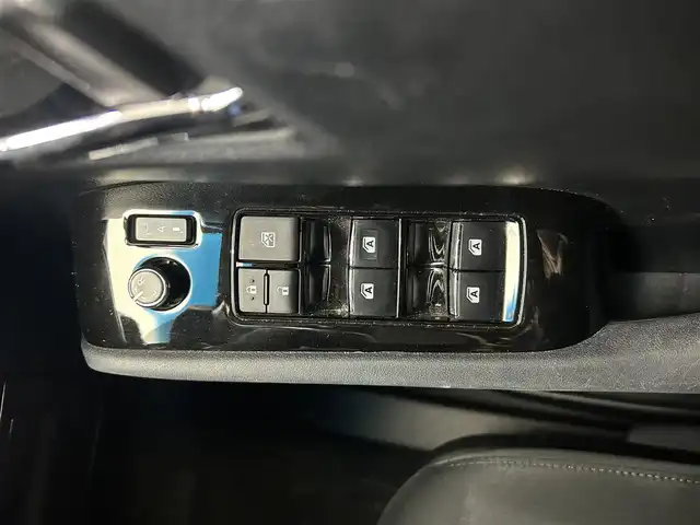 トヨタ アルファード S 鹿児島県 2020(令2)年 5.8万km ホワイトパールクリスタルシャイン 純正ナビ/(フルセグTV/Bluetooth/DVD/CD)/バックカメラ/フリップダウンモニター/トヨタセーフティセンス/　・プリクラッシュセーフティー/　・レーントレーシングアシスト/　・レーダークルーズコントロール/　・ロードサインアシスト/　・オートマチックハイビーム/　・先行者発信告知機能/電動パーキングブレーキ/オートホールド/TVキャンセラー/LEDヘッドライト/LEDフォグランプ/革巻きステアリングリモコン/純正アルミホイール/純正フロアマット/LEDヘッドライト