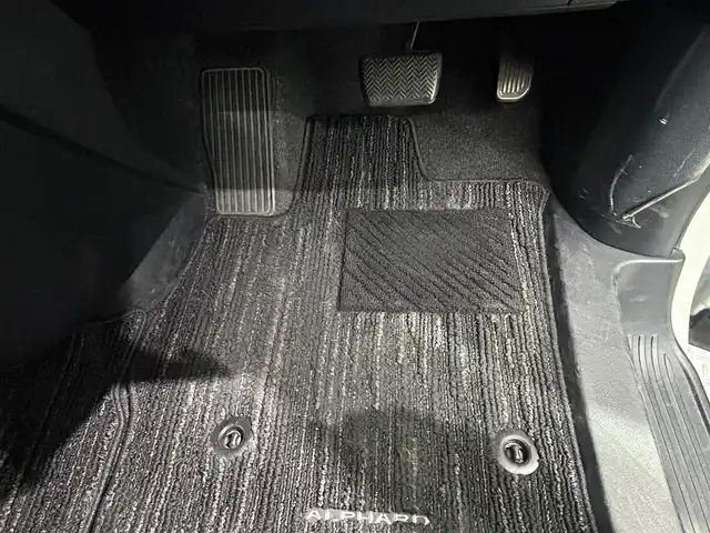 トヨタ アルファード S 鹿児島県 2020(令2)年 5.8万km ホワイトパールクリスタルシャイン 純正ナビ/(フルセグTV/Bluetooth/DVD/CD)/バックカメラ/フリップダウンモニター/トヨタセーフティセンス/　・プリクラッシュセーフティー/　・レーントレーシングアシスト/　・レーダークルーズコントロール/　・ロードサインアシスト/　・オートマチックハイビーム/　・先行者発信告知機能/電動パーキングブレーキ/オートホールド/TVキャンセラー/LEDヘッドライト/LEDフォグランプ/革巻きステアリングリモコン/純正アルミホイール/純正フロアマット/LEDヘッドライト