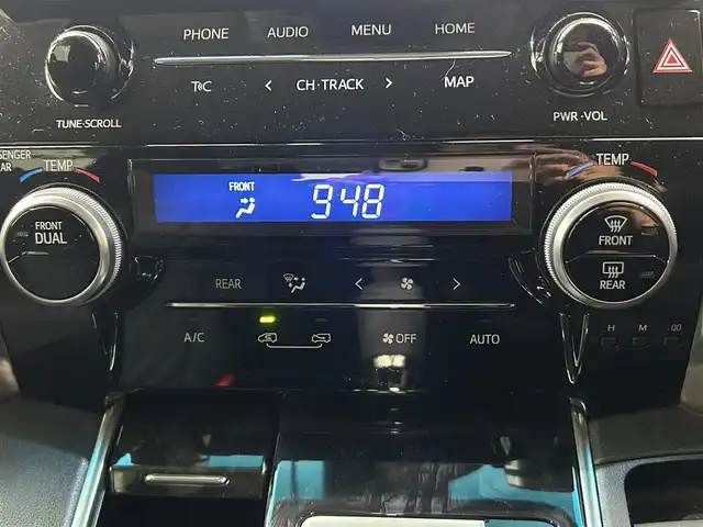 トヨタ アルファード S 鹿児島県 2020(令2)年 5.8万km ホワイトパールクリスタルシャイン 純正ナビ/(フルセグTV/Bluetooth/DVD/CD)/バックカメラ/フリップダウンモニター/トヨタセーフティセンス/　・プリクラッシュセーフティー/　・レーントレーシングアシスト/　・レーダークルーズコントロール/　・ロードサインアシスト/　・オートマチックハイビーム/　・先行者発信告知機能/電動パーキングブレーキ/オートホールド/TVキャンセラー/LEDヘッドライト/LEDフォグランプ/革巻きステアリングリモコン/純正アルミホイール/純正フロアマット/LEDヘッドライト