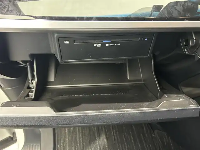 トヨタ アルファード S 鹿児島県 2020(令2)年 5.8万km ホワイトパールクリスタルシャイン 純正ナビ/(フルセグTV/Bluetooth/DVD/CD)/バックカメラ/フリップダウンモニター/トヨタセーフティセンス/　・プリクラッシュセーフティー/　・レーントレーシングアシスト/　・レーダークルーズコントロール/　・ロードサインアシスト/　・オートマチックハイビーム/　・先行者発信告知機能/電動パーキングブレーキ/オートホールド/TVキャンセラー/LEDヘッドライト/LEDフォグランプ/革巻きステアリングリモコン/純正アルミホイール/純正フロアマット/LEDヘッドライト