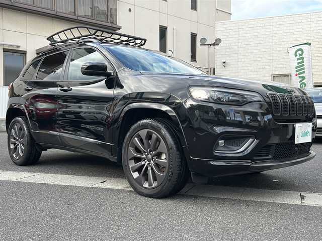 クライスラー・ジープ チェロキー Sモデル 岡山県 2021(令3)年 2.4万km ダイヤモンドブラッククリスタル 登録時走行距離23907km/純正８．４インチＨＤＤナビ/(FM/AM/TV/BT)/衝突軽減システム/電動パーキングブレーキ/パーキングアシスト/レーンキープアシスト/アイドリングストップ/パドルシフト/追跡ありクルーズコントロール/Ｄ＋Ｎシートヒーター/Ｄ＋Ｎエアシート/Ｄ＋Ｎパワーシート/前後ドライブレコーダー/シートメモリー/電動リアゲート/ETC2.0/バックカメラ/スペアキー×1