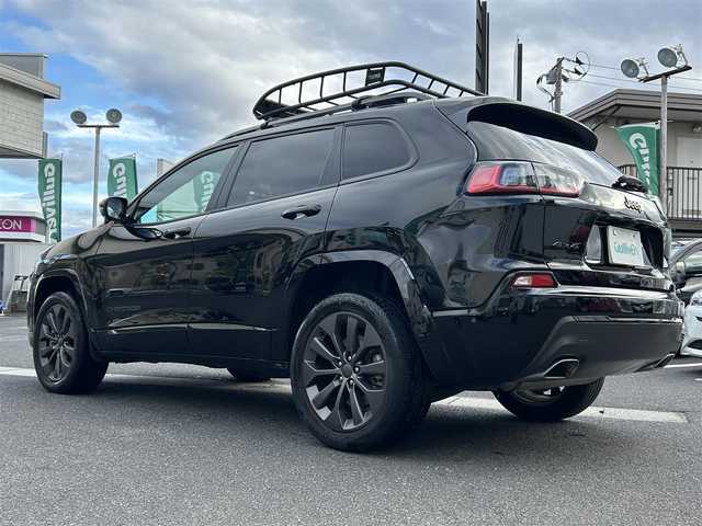 クライスラー・ジープ チェロキー Sモデル 岡山県 2021(令3)年 2.4万km ダイヤモンドブラッククリスタル 登録時走行距離23907km/純正８．４インチＨＤＤナビ/(FM/AM/TV/BT)/衝突軽減システム/電動パーキングブレーキ/パーキングアシスト/レーンキープアシスト/アイドリングストップ/パドルシフト/追跡ありクルーズコントロール/Ｄ＋Ｎシートヒーター/Ｄ＋Ｎエアシート/Ｄ＋Ｎパワーシート/前後ドライブレコーダー/シートメモリー/電動リアゲート/ETC2.0/バックカメラ/スペアキー×1