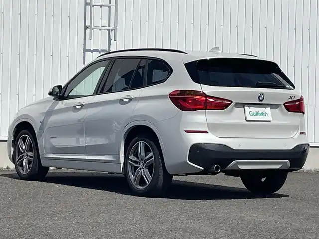 ＢＭＷ Ｘ１ 熊本県 2016(平28)年 0.9万km アルピンホワイトⅢ 純正ナビ/・AM/FM/BT/USB/CD/DVD/バックカメラ/アイドリングストップ/クルーズコントロール/オートマチックハイビーム/前後コーナーセンサー/革巻きステアリング/・ステアリングリモコン/オートライト/・LEDライト/・フォグランプ/ミラー一体型ETC/電動格納ミラー/・ウィンカーミラー/電動リアゲート/電動サイドブレーキ/・ホールドボタン/スマートキー/・スペアキー