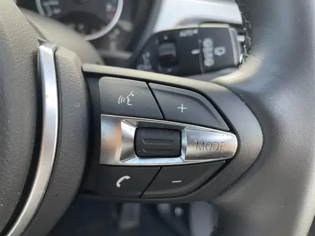 ＢＭＷ Ｘ１ 熊本県 2016(平28)年 0.9万km アルピンホワイトⅢ 純正ナビ/・AM/FM/BT/USB/CD/DVD/バックカメラ/アイドリングストップ/クルーズコントロール/オートマチックハイビーム/前後コーナーセンサー/革巻きステアリング/・ステアリングリモコン/オートライト/・LEDライト/・フォグランプ/ミラー一体型ETC/電動格納ミラー/・ウィンカーミラー/電動リアゲート/電動サイドブレーキ/・ホールドボタン/スマートキー/・スペアキー