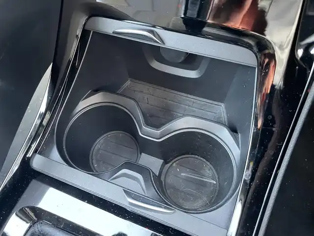 ＢＭＷ Ｘ１ 熊本県 2016(平28)年 0.9万km アルピンホワイトⅢ 純正ナビ/・AM/FM/BT/USB/CD/DVD/バックカメラ/アイドリングストップ/クルーズコントロール/オートマチックハイビーム/前後コーナーセンサー/革巻きステアリング/・ステアリングリモコン/オートライト/・LEDライト/・フォグランプ/ミラー一体型ETC/電動格納ミラー/・ウィンカーミラー/電動リアゲート/電動サイドブレーキ/・ホールドボタン/スマートキー/・スペアキー
