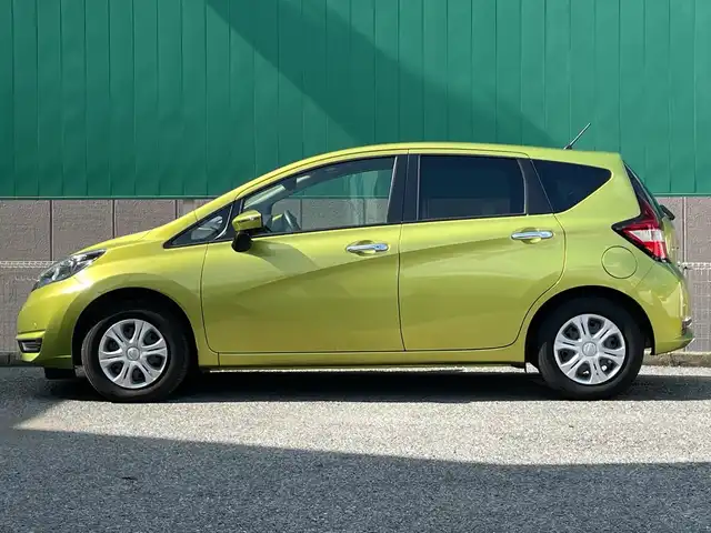 日産 ノート メダリスト X 千葉県 2017(平29)年 4.9万km オリーブグリーン 純正SDナビ/(フルセグTV/CD/DVD/Bluetooth)/アラウンドビューモニター/インナービューモニター/ドライブレコーダー/前後コーナーセンサー/ETC/レーンキープアシスト/エマージェンシーブレーキ/横滑り防止装置/オートライト/LEDヘッドライト/スマートキー/スペアキー/プッシュエンジンスタート