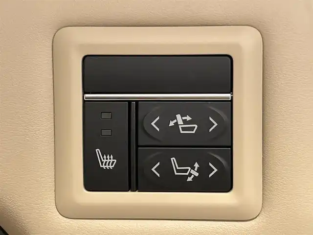 トヨタ グランエース プレミアム 宮城県 2023(令5)年 8.8万km ブラック Toyota Safety Sense/・プリクラッシュセーフティ/・レーンディパーチャーアラート/・レーダークルーズコントロール/・オートマチックハイビーム/・ロードサインアシスト/・パーキングサポートブレーキ/純正ディスプレイオーディオ/・ナビ/フルセグTV/Bluetooth/USB/・全方位カメラ/バックカメラ/・ETC2.0/・前後ドライブレコーダー/・デジタルインナーミラー/純正フリップダウンモニター/両側パワースライドドア/アイドリングストップ/ウッドコンビステアリング/・ステアリングリモコン/レザーシート/・パワーシート(全席)/・シートヒーター(全席)/プッシュスタート/・スマートキー/・スペアキー/LEDヘッドライト/・オートライト/・フォグライト/電動格納ミラー/純正17インチAW/純正フロアマット