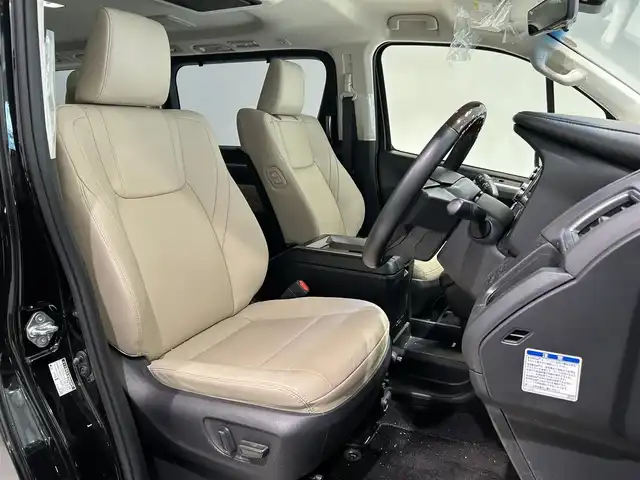 トヨタ グランエース プレミアム 宮城県 2023(令5)年 8.8万km ブラック Toyota Safety Sense/・プリクラッシュセーフティ/・レーンディパーチャーアラート/・レーダークルーズコントロール/・オートマチックハイビーム/・ロードサインアシスト/・パーキングサポートブレーキ/純正ディスプレイオーディオ/・ナビ/フルセグTV/Bluetooth/USB/・全方位カメラ/バックカメラ/・ETC2.0/・前後ドライブレコーダー/・デジタルインナーミラー/純正フリップダウンモニター/両側パワースライドドア/アイドリングストップ/ウッドコンビステアリング/・ステアリングリモコン/レザーシート/・パワーシート(全席)/・シートヒーター(全席)/プッシュスタート/・スマートキー/・スペアキー/LEDヘッドライト/・オートライト/・フォグライト/電動格納ミラー/純正17インチAW/純正フロアマット