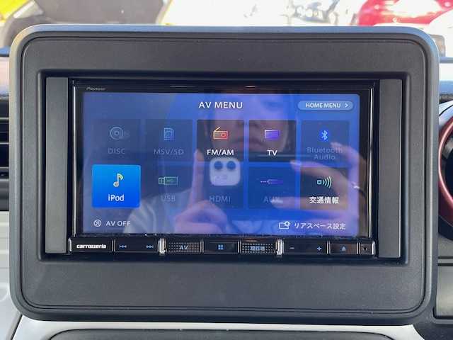 スズキ スペーシア HYBRID G 宮城県 2023(令5)年 2.7万km シフォンアイボリーM 登録時走行距離26935km/プッシュスタート/パワーステアリング/パワースライドドア/アイドリングストップ/ACC/ETC/オートライト/純正ナビ フルセグ/AM/FM・TV・USB・HDMI・BT/衝突軽減軽減ブレーキ/誤発進抑制機能/車線逸脱警告/先行発進お知らせ機能/後方自動ブレーキ/ドアバイザー