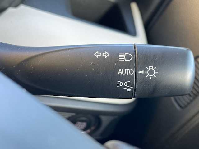 スズキ スペーシア HYBRID G 宮城県 2023(令5)年 2.7万km シフォンアイボリーM 登録時走行距離26935km/プッシュスタート/パワーステアリング/パワースライドドア/アイドリングストップ/ACC/ETC/オートライト/純正ナビ フルセグ/AM/FM・TV・USB・HDMI・BT/衝突軽減軽減ブレーキ/誤発進抑制機能/車線逸脱警告/先行発進お知らせ機能/後方自動ブレーキ/ドアバイザー