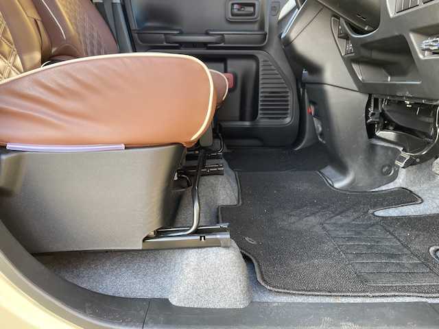 スズキ スペーシア HYBRID G 宮城県 2023(令5)年 2.7万km シフォンアイボリーM 登録時走行距離26935km/プッシュスタート/パワーステアリング/パワースライドドア/アイドリングストップ/ACC/ETC/オートライト/純正ナビ フルセグ/AM/FM・TV・USB・HDMI・BT/衝突軽減軽減ブレーキ/誤発進抑制機能/車線逸脱警告/先行発進お知らせ機能/後方自動ブレーキ/ドアバイザー