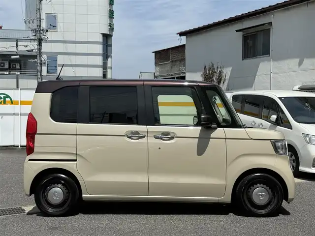 ホンダ Ｎ ＢＯＸ L 愛知県 2021(令3)年 2万km プレミアムアイボリーパールⅡ /禁煙車//ワンオーナー//コーディネートスタイル//ディープモカ・パールブラウンルーフ//ブラウン塗装ハーフホイールキャップ//アウタードアハンドルクロムメッキ//アレルクリーンプラスシート//シートヒーター//社外ナビ//フルセグ/Bluetooth/SD/CD/DVD/USB//バックカメラ//ETC//前後ドライブレコーダー//両側パワースライドドア//Honda SENSING//衝突軽減ブレーキ//誤発進抑制機能//後方誤発進抑制機能//歩行者事故低減ステアリング//路外逸脱抑制機能//アダプティブクルーズコントロール//レーンキープアシストシステム//オートハイビーム//パーキングセンサーシステム//先行車発進お知らせ機能//標識認識機能//フルLEDオートヘッドライト//充電用USBジャック×2//リアロールサンシェイド//シートバックテーブル//プッシュスタート//スペアスマートキー//VSC//ECON//オートリトラウィンカーミラー//チップアップシート//360° スーパーUV・IRカットパッケージ//ステアリングリモコン//チルトハンドル//社外フロアマット//シートリフター//保証書//取扱説明書//ナビ取扱説明書//点検整備記録簿R6.7