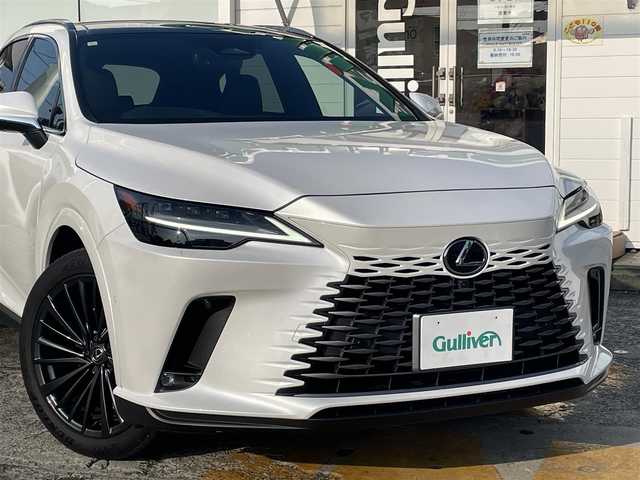 レクサス ＲＸ 350 バージョンL 神奈川県 2023(令5)年 1.8万km ソニッククォーツ ワンオーナー/純正ディスプレイオーディオ/　・コネクティッドナビ/　・フルセグTV/　・Bluetooth/パノラマルーフ/純正21インチAW/レクサスセーフティセンス/ヘッドアップディスプレイ/レーダークルーズコントロール/パノラミックビューモニター/ブラインドスポットモニター/セミアニリン革シート/全席シートヒーター/エアシート/前席パワーシート/AC100V100W/スマートキー×2/カードキー/保証書/取扱説明書