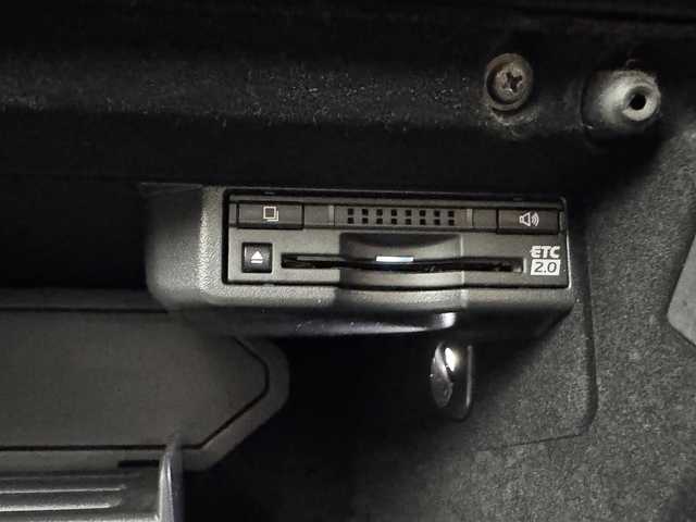 レクサス ＩＳ 300h Fスポーツ 福岡県 2018(平30)年 4.8万km ソニックチタニウム 純正ナビ　/バックカメラ　/ＥＴＣ　/前方ドラレコ　/レーダークルコン　/コーナーセンサー　/衝突軽減ブレーキ　/レーダークルコン　/ＢＳＭ　/パドルシフト　/ステアリングリモコン　/シートベンチレーション／ヒーター　/本革　/パワーシート　/シートメモリー　/ＬＥＤヘッドライト/純正１８インチアルミホイール