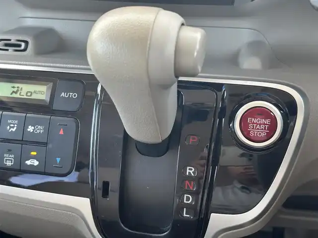 ホンダ Ｎ ＢＯＸ G Lパッケージ 熊本県 2015(平27)年 6.1万km カトラリーシルバーM 純正SDナビDTV(VXM-164VFi)/・CD/DVD/BT/AUX/バックカメラ/ウィンカードアミラー/ヘッドライトレベライザー/ドラレコ/パワースライドドア/マット/バイザー/スマートキー