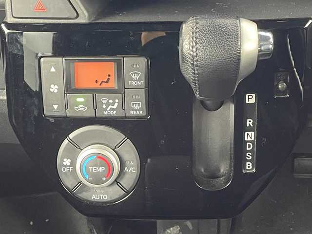 ダイハツ ウェイク G ターボ　レジャーエディション SA Ⅱ 大阪府 2017(平29)年 7.4万km パールホワイトⅢ /オフビートカーキM スマートアシストII/・衝突回避支援ブレーキ機能/・衝突警報機能（対車両・対歩行者）/・誤発進抑制制御機能/・車線逸脱警報機能/・先行車発進お知らせ機能/純正ナビ/バックカメラ/両側パワースライドドア/横滑り防止装置/アイドリングストップ/純正15インチアルミホイール/スマートキー/プッシュスタート/ETC