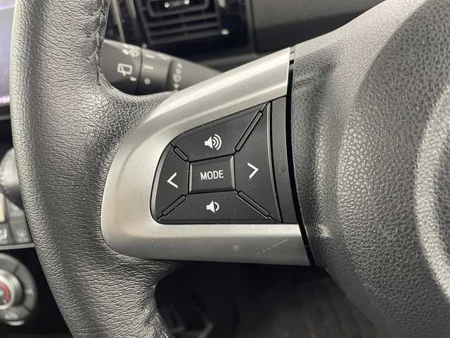 ダイハツ ウェイク G ターボ　レジャーエディション SA Ⅱ 大阪府 2017(平29)年 7.4万km パールホワイトⅢ /オフビートカーキM スマートアシストII/・衝突回避支援ブレーキ機能/・衝突警報機能（対車両・対歩行者）/・誤発進抑制制御機能/・車線逸脱警報機能/・先行車発進お知らせ機能/純正ナビ/バックカメラ/両側パワースライドドア/横滑り防止装置/アイドリングストップ/純正15インチアルミホイール/スマートキー/プッシュスタート/ETC