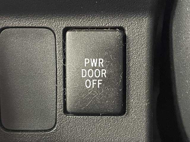 ダイハツ ウェイク G ターボ　レジャーエディション SA Ⅱ 大阪府 2017(平29)年 7.4万km パールホワイトⅢ /オフビートカーキM スマートアシストII/・衝突回避支援ブレーキ機能/・衝突警報機能（対車両・対歩行者）/・誤発進抑制制御機能/・車線逸脱警報機能/・先行車発進お知らせ機能/純正ナビ/バックカメラ/両側パワースライドドア/横滑り防止装置/アイドリングストップ/純正15インチアルミホイール/スマートキー/プッシュスタート/ETC