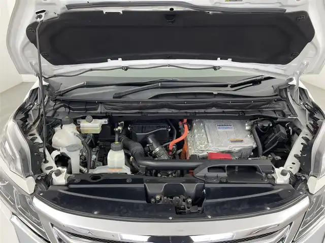 日産 セレナ e－パワー ハイウェイスター V 大分県 2019(平31)年 7.7万km ブリリアントホワイトパール 純正9型ナビ/Bluetooth/CD/DVD/フルセグ/ブルーレイ/両側パワースライドドア/プロパイロット/アラウンドビューモニター/シートヒーター（D＋N）/ステアリングヒーター/コーナーセンサー（前後）/ドライブレコーダー/ビルトインETC/革巻ステアリング/オートライト/LEDヘッドライト/社外16インチアルミホイール/保証書、取扱説明書、スペアキー、リモコン有り/グレード＝ セカンドスライドアップシートe-POWER HWS V