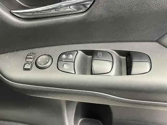 日産 セレナ e－パワー ハイウェイスター V 大分県 2019(平31)年 7.7万km ブリリアントホワイトパール 純正9型ナビ/Bluetooth/CD/DVD/フルセグ/ブルーレイ/両側パワースライドドア/プロパイロット/アラウンドビューモニター/シートヒーター（D＋N）/ステアリングヒーター/コーナーセンサー（前後）/ドライブレコーダー/ビルトインETC/革巻ステアリング/オートライト/LEDヘッドライト/社外16インチアルミホイール/保証書、取扱説明書、スペアキー、リモコン有り/グレード＝ セカンドスライドアップシートe-POWER HWS V