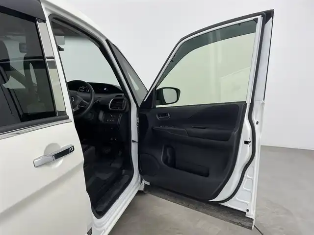 日産 セレナ e－パワー ハイウェイスター V 大分県 2019(平31)年 7.7万km ブリリアントホワイトパール 純正9型ナビ/Bluetooth/CD/DVD/フルセグ/ブルーレイ/両側パワースライドドア/プロパイロット/アラウンドビューモニター/シートヒーター（D＋N）/ステアリングヒーター/コーナーセンサー（前後）/ドライブレコーダー/ビルトインETC/革巻ステアリング/オートライト/LEDヘッドライト/社外16インチアルミホイール/保証書、取扱説明書、スペアキー、リモコン有り/グレード＝ セカンドスライドアップシートe-POWER HWS V