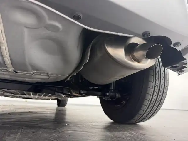 ホンダ フィット 13G L ホンダセンシング 三重県 2019(令1)年 3万km ルナシルバーM ガソリン/FF/フロアCVT/JVCケンウッド 8インチ『彩速ナビ』 MDV-S811HDL/（FM/AM/CD/DVD/iPod/USB/SD/内蔵メモリ/TV/Bluetooth/HDMI）/バックカメラ/ドライブレコーダー 全方位＋後方/ビルトイン ETC/Honda SENSING/・衝突軽減ブレーキ［CMBS］/・車線維持支援システム［LKAS］/・アダプティブクルーズコントロール［ACC］/・路外逸脱抑制機能/・標識認識機能/・先行車発進お知らせ機能/・VSA（ABS＋TRC、横すべり抑制）/・コーナーセンサー（純正・ディーラーOP）/など/装備/・オートエアコン/・オートライト/・LEDヘッドランプ/・ステアリングスイッチ/・インフォメーションディスプレイ/・ECONスイッチ/・電動格納ドアミラー/・プッシュスタート/・スマートキーx2/・純正ホイールキャップ＋15インチスチールホイール/など