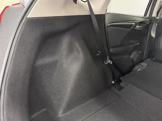 ホンダ フィット 13G L ホンダセンシング 三重県 2019(令1)年 3万km ルナシルバーM ガソリン/FF/フロアCVT/JVCケンウッド 8インチ『彩速ナビ』 MDV-S811HDL/（FM/AM/CD/DVD/iPod/USB/SD/内蔵メモリ/TV/Bluetooth/HDMI）/バックカメラ/ドライブレコーダー 全方位＋後方/ビルトイン ETC/Honda SENSING/・衝突軽減ブレーキ［CMBS］/・車線維持支援システム［LKAS］/・アダプティブクルーズコントロール［ACC］/・路外逸脱抑制機能/・標識認識機能/・先行車発進お知らせ機能/・VSA（ABS＋TRC、横すべり抑制）/・コーナーセンサー（純正・ディーラーOP）/など/装備/・オートエアコン/・オートライト/・LEDヘッドランプ/・ステアリングスイッチ/・インフォメーションディスプレイ/・ECONスイッチ/・電動格納ドアミラー/・プッシュスタート/・スマートキーx2/・純正ホイールキャップ＋15インチスチールホイール/など