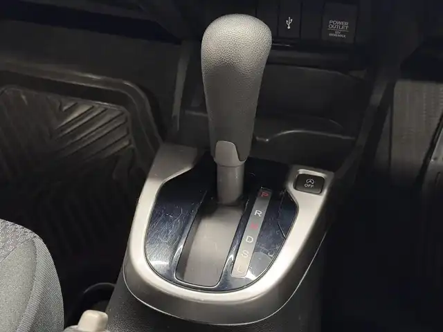 ホンダ フィット 13G L ホンダセンシング 三重県 2019(令1)年 3万km ルナシルバーM ガソリン/FF/フロアCVT/JVCケンウッド 8インチ『彩速ナビ』 MDV-S811HDL/（FM/AM/CD/DVD/iPod/USB/SD/内蔵メモリ/TV/Bluetooth/HDMI）/バックカメラ/ドライブレコーダー 全方位＋後方/ビルトイン ETC/Honda SENSING/・衝突軽減ブレーキ［CMBS］/・車線維持支援システム［LKAS］/・アダプティブクルーズコントロール［ACC］/・路外逸脱抑制機能/・標識認識機能/・先行車発進お知らせ機能/・VSA（ABS＋TRC、横すべり抑制）/・コーナーセンサー（純正・ディーラーOP）/など/装備/・オートエアコン/・オートライト/・LEDヘッドランプ/・ステアリングスイッチ/・インフォメーションディスプレイ/・ECONスイッチ/・電動格納ドアミラー/・プッシュスタート/・スマートキーx2/・純正ホイールキャップ＋15インチスチールホイール/など