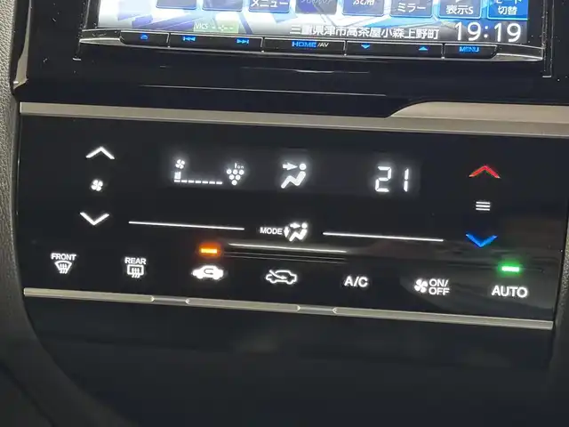 ホンダ フィット 13G L ホンダセンシング 三重県 2019(令1)年 3万km ルナシルバーM ガソリン/FF/フロアCVT/JVCケンウッド 8インチ『彩速ナビ』 MDV-S811HDL/（FM/AM/CD/DVD/iPod/USB/SD/内蔵メモリ/TV/Bluetooth/HDMI）/バックカメラ/ドライブレコーダー 全方位＋後方/ビルトイン ETC/Honda SENSING/・衝突軽減ブレーキ［CMBS］/・車線維持支援システム［LKAS］/・アダプティブクルーズコントロール［ACC］/・路外逸脱抑制機能/・標識認識機能/・先行車発進お知らせ機能/・VSA（ABS＋TRC、横すべり抑制）/・コーナーセンサー（純正・ディーラーOP）/など/装備/・オートエアコン/・オートライト/・LEDヘッドランプ/・ステアリングスイッチ/・インフォメーションディスプレイ/・ECONスイッチ/・電動格納ドアミラー/・プッシュスタート/・スマートキーx2/・純正ホイールキャップ＋15インチスチールホイール/など