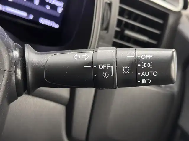 ホンダ フィット 13G L ホンダセンシング 三重県 2019(令1)年 3万km ルナシルバーM ガソリン/FF/フロアCVT/JVCケンウッド 8インチ『彩速ナビ』 MDV-S811HDL/（FM/AM/CD/DVD/iPod/USB/SD/内蔵メモリ/TV/Bluetooth/HDMI）/バックカメラ/ドライブレコーダー 全方位＋後方/ビルトイン ETC/Honda SENSING/・衝突軽減ブレーキ［CMBS］/・車線維持支援システム［LKAS］/・アダプティブクルーズコントロール［ACC］/・路外逸脱抑制機能/・標識認識機能/・先行車発進お知らせ機能/・VSA（ABS＋TRC、横すべり抑制）/・コーナーセンサー（純正・ディーラーOP）/など/装備/・オートエアコン/・オートライト/・LEDヘッドランプ/・ステアリングスイッチ/・インフォメーションディスプレイ/・ECONスイッチ/・電動格納ドアミラー/・プッシュスタート/・スマートキーx2/・純正ホイールキャップ＋15インチスチールホイール/など