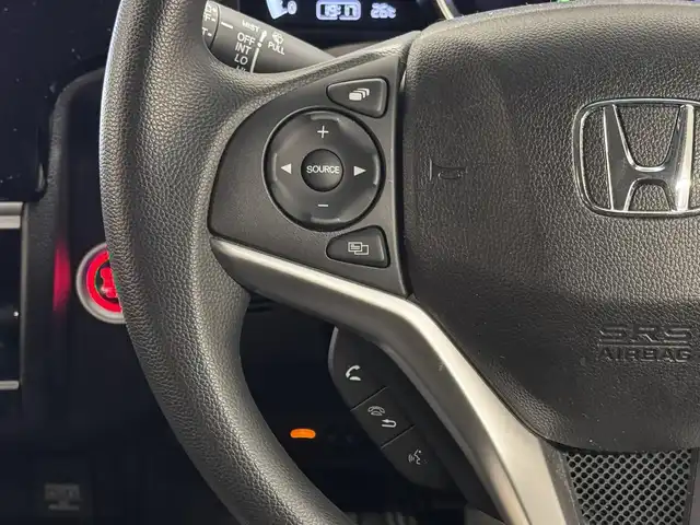ホンダ フィット 13G L ホンダセンシング 三重県 2019(令1)年 3万km ルナシルバーM ガソリン/FF/フロアCVT/JVCケンウッド 8インチ『彩速ナビ』 MDV-S811HDL/（FM/AM/CD/DVD/iPod/USB/SD/内蔵メモリ/TV/Bluetooth/HDMI）/バックカメラ/ドライブレコーダー 全方位＋後方/ビルトイン ETC/Honda SENSING/・衝突軽減ブレーキ［CMBS］/・車線維持支援システム［LKAS］/・アダプティブクルーズコントロール［ACC］/・路外逸脱抑制機能/・標識認識機能/・先行車発進お知らせ機能/・VSA（ABS＋TRC、横すべり抑制）/・コーナーセンサー（純正・ディーラーOP）/など/装備/・オートエアコン/・オートライト/・LEDヘッドランプ/・ステアリングスイッチ/・インフォメーションディスプレイ/・ECONスイッチ/・電動格納ドアミラー/・プッシュスタート/・スマートキーx2/・純正ホイールキャップ＋15インチスチールホイール/など