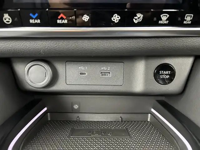 日産 エクストレイル G e－4ORCE 大分県 2024(令6)年 0.2万km ダイヤモンドブラック 純正１２．３インチナビ　/（Bluetooth/フルセグTV/USB端子/CarPlay）　/駐車支援（プロパイロットパーキング）/アラウンドビューモニター　/プロパイロット　/１００Ｖ電源　　/ビルトインETC2.0　/デジタルインナーミラー/LEDライト/電動リアゲード/前席パワーシート/運転席ポジションメモリー/各席シートヒーター/ステアリングヒーター/ステアリングスイッチ/オートブレーキホールド/保証書/スペアキー/純正アルミホイール