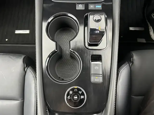 日産 エクストレイル G e－4ORCE 大分県 2024(令6)年 0.2万km ダイヤモンドブラック 純正１２．３インチナビ　/（Bluetooth/フルセグTV/USB端子/CarPlay）　/駐車支援（プロパイロットパーキング）/アラウンドビューモニター　/プロパイロット　/１００Ｖ電源　　/ビルトインETC2.0　/デジタルインナーミラー/LEDライト/電動リアゲード/前席パワーシート/運転席ポジションメモリー/各席シートヒーター/ステアリングヒーター/ステアリングスイッチ/オートブレーキホールド/保証書/スペアキー/純正アルミホイール