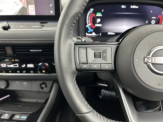 日産 エクストレイル G e－4ORCE 大分県 2024(令6)年 0.2万km ダイヤモンドブラック 純正１２．３インチナビ　/（Bluetooth/フルセグTV/USB端子/CarPlay）　/駐車支援（プロパイロットパーキング）/アラウンドビューモニター　/プロパイロット　/１００Ｖ電源　　/ビルトインETC2.0　/デジタルインナーミラー/LEDライト/電動リアゲード/前席パワーシート/運転席ポジションメモリー/各席シートヒーター/ステアリングヒーター/ステアリングスイッチ/オートブレーキホールド/保証書/スペアキー/純正アルミホイール