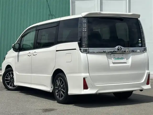 トヨタ ヴォクシー ZS 福岡県 2014(平26)年 8.9万km ホワイトパールクリスタルシャイン １６インチアルミホイール/両側パワースライドドア　/純正ＥＴＣ　/ＬＥＤヘッドライト　/アルパインビッグナビ　/フルセグTV/純正フロアマット　/プッシュスタートスイッチ　/クルーズコントロール/横滑り防止装置/オートライト/アルパイン製後席用モニター/ダブルゾーン/アイドリングストップ/レザー調シートカバー/スマートキー