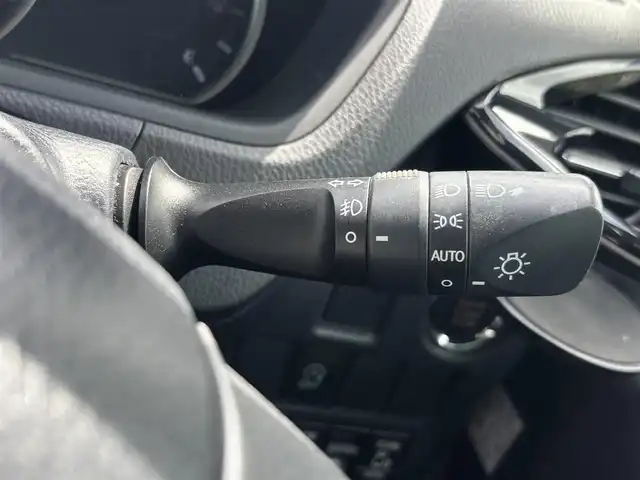 トヨタ ヴォクシー ZS 福岡県 2014(平26)年 8.9万km ホワイトパールクリスタルシャイン １６インチアルミホイール/両側パワースライドドア　/純正ＥＴＣ　/ＬＥＤヘッドライト　/アルパインビッグナビ　/フルセグTV/純正フロアマット　/プッシュスタートスイッチ　/クルーズコントロール/横滑り防止装置/オートライト/アルパイン製後席用モニター/ダブルゾーン/アイドリングストップ/レザー調シートカバー/スマートキー