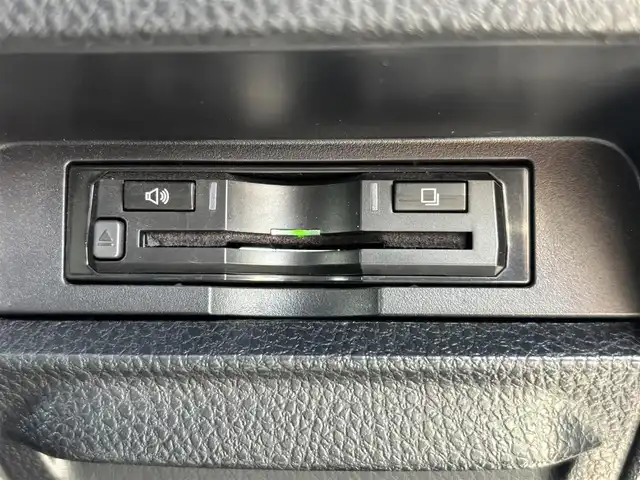 トヨタ ヴォクシー ZS 福岡県 2014(平26)年 8.9万km ホワイトパールクリスタルシャイン １６インチアルミホイール/両側パワースライドドア　/純正ＥＴＣ　/ＬＥＤヘッドライト　/アルパインビッグナビ　/フルセグTV/純正フロアマット　/プッシュスタートスイッチ　/クルーズコントロール/横滑り防止装置/オートライト/アルパイン製後席用モニター/ダブルゾーン/アイドリングストップ/レザー調シートカバー/スマートキー