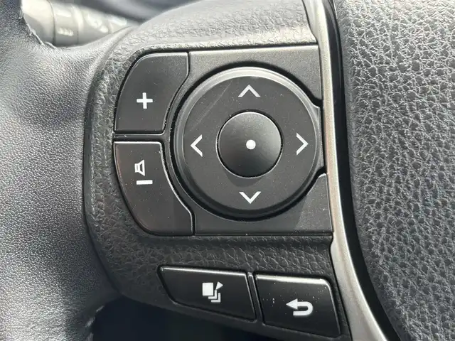 トヨタ ヴォクシー ZS 福岡県 2014(平26)年 8.9万km ホワイトパールクリスタルシャイン １６インチアルミホイール/両側パワースライドドア　/純正ＥＴＣ　/ＬＥＤヘッドライト　/アルパインビッグナビ　/フルセグTV/純正フロアマット　/プッシュスタートスイッチ　/クルーズコントロール/横滑り防止装置/オートライト/アルパイン製後席用モニター/ダブルゾーン/アイドリングストップ/レザー調シートカバー/スマートキー